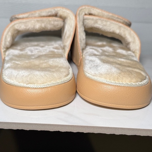 NEW! iSlide Men\'s Boston Celtics Dune Faux Fur Slide Sandals Size 10 main image 5